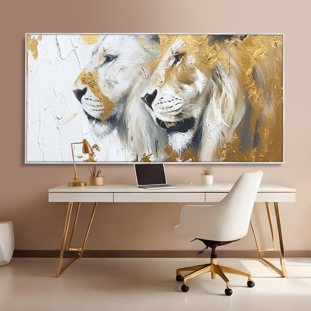 Tablou canvas cu tablou canvas cu doi lei si accente aurii, in rama de aluminiu argintiu, pe perete intr-un birou